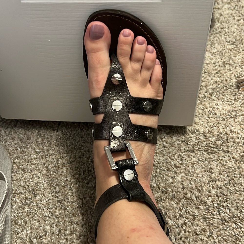 Tory Burch Briza Metallic Silver Gray Leather Gladiator Sandals - Picture 2 of 6